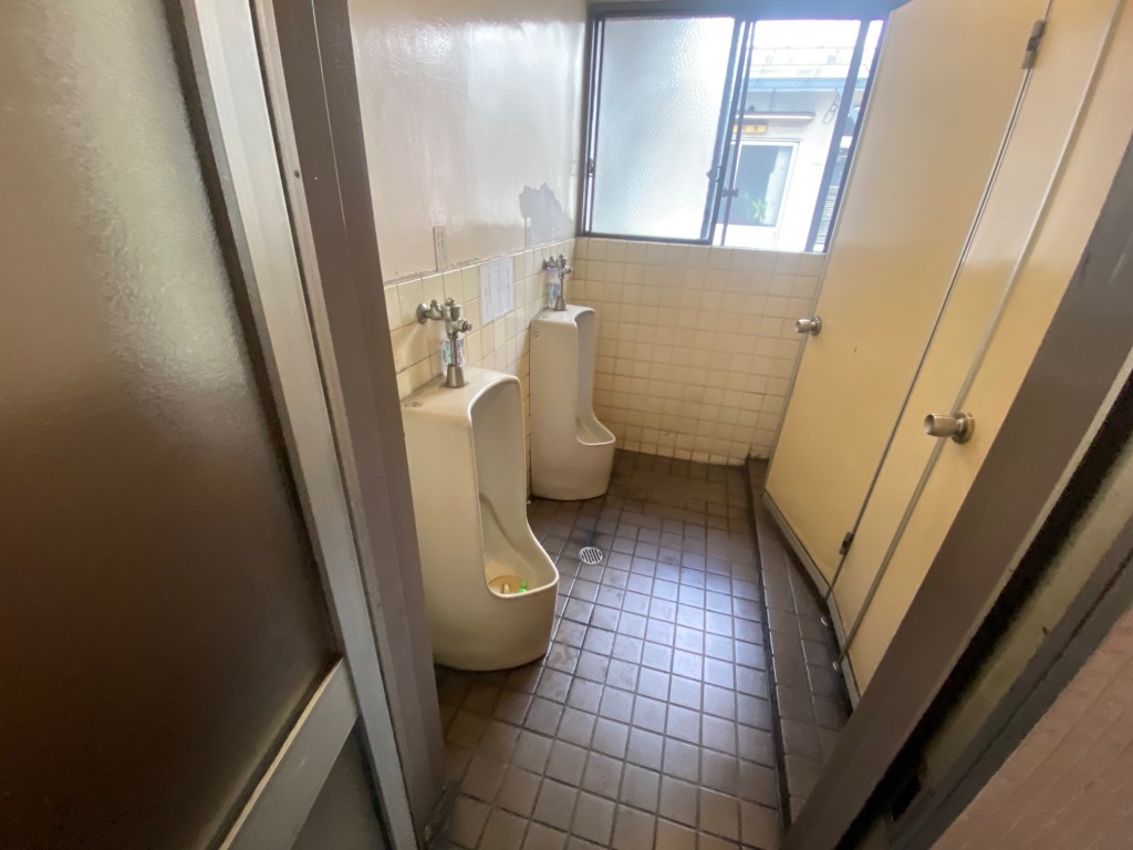 名古屋市　港区　A様工場　男子トイレ改装工事施工前